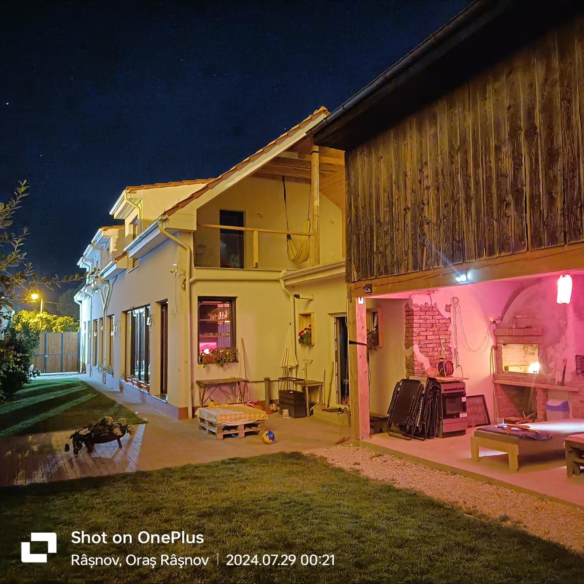 Imperfect House Hotel Risnov Exterior photo